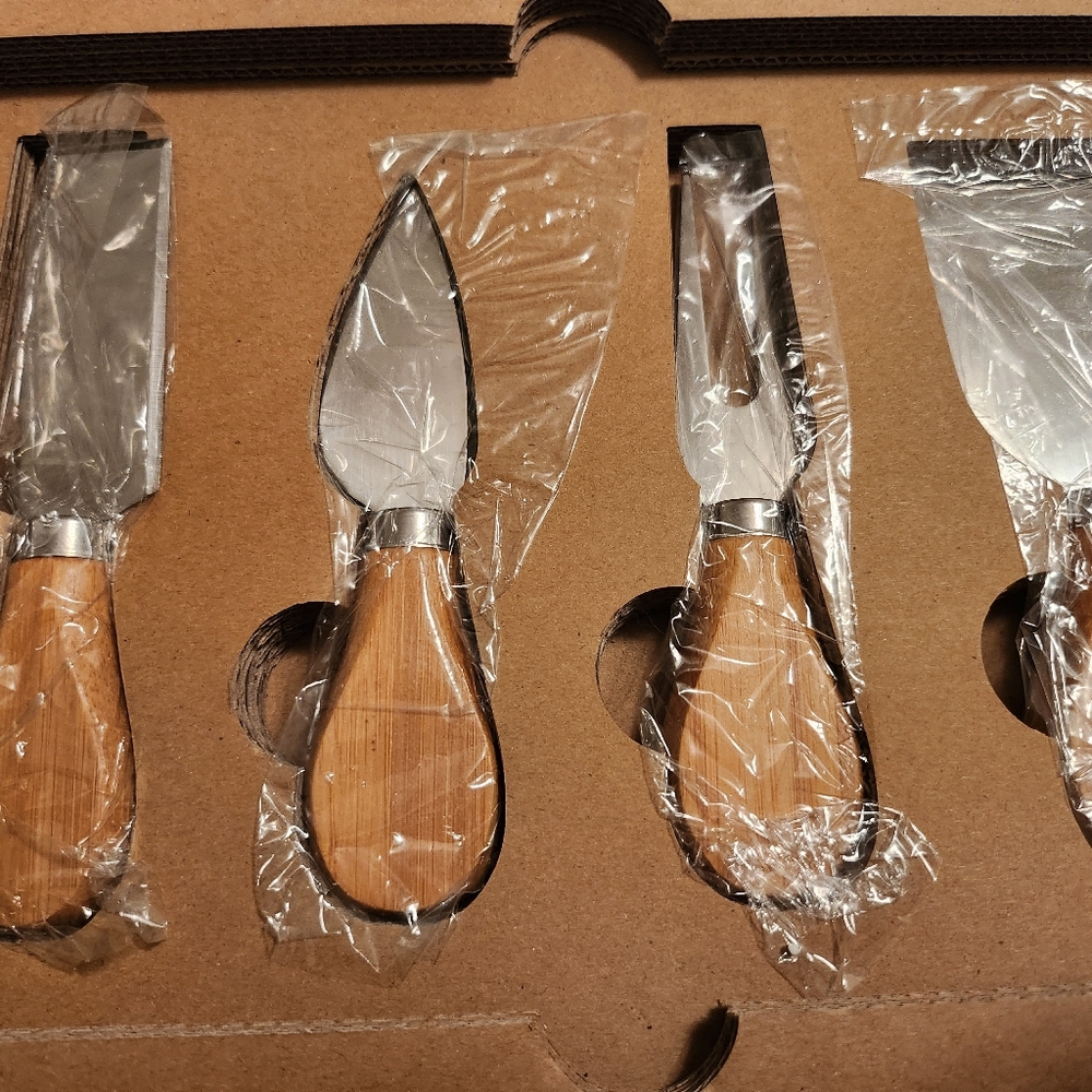 Cheese Knives & Cutting Board